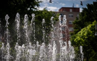 Szökőkút a Fő téren