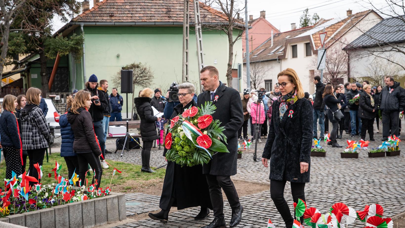 Március 15-e koszorúzás a Pestújhelyi téren